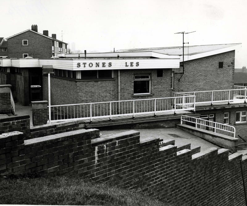 Byards Leap pub, on Daresbury Drive, Gleadless, Sheffield, in 1971