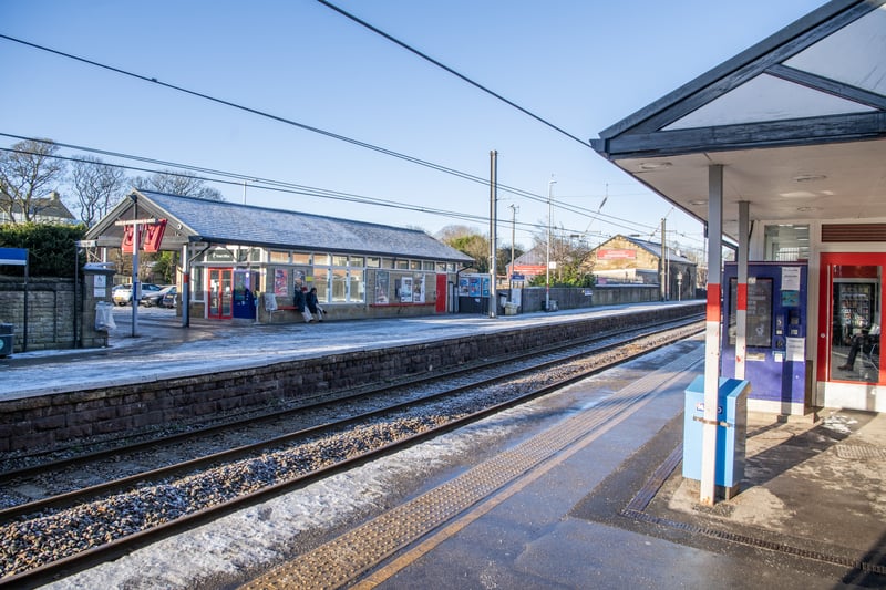 Estimated entries and exits made at the Guiseley station was 871,014.