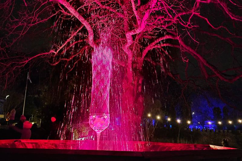 Conceived and crafted by kinetic artist, Alexis Richter, Dancing Fountain is a mesmerising, critically-acclaimed live water show where the water fountain self-choreographs to the rhythms and emotions of music.
