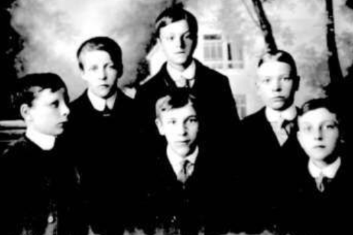 Newsboys who were 'reclaimed' by George Carter Cossar - who owned and operated an orphanage (Glasgow Lads Home) for young men at 173 High Street in conjunction with the Church of Scotland's Committee on Social Work in the early 20th century.