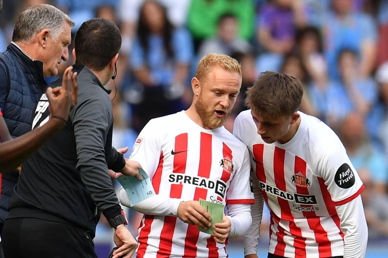 Tony Mowbray with Alex Pritchard and Dan Neil in the match against Coventry City in August 2023. 