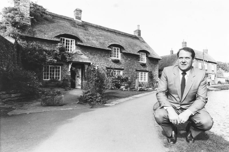 Del Patterson outside most photographed cottage in the country. Pictured in September 1986.


