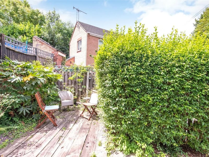 It appears the garden captures the sun brilliantly in brighter weather. (Photo courtesy of Zoopla)