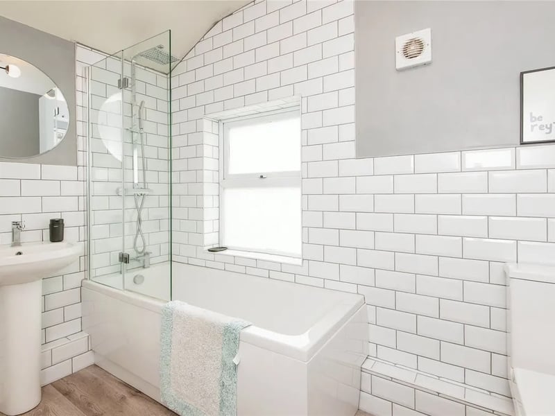 The property comes with a modern bathroom on the first floor. (Photo courtesy of Zoopla)