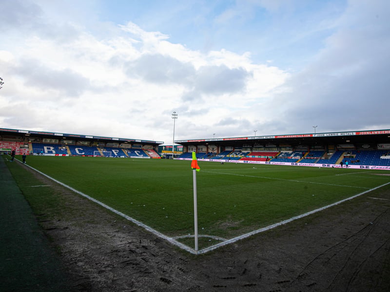 Average attendance: 4,558