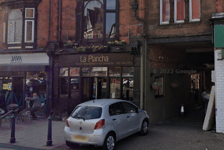 La Plancha on Alcester Road is a popular tapas bar and restaurant. The bar serves classic Iberian tapas plates in a lovely rustic bar that has pavement tables with an upstairs dining room also. They have an extensive wine and beer menu, with a range of draught beers and ciders also on offer. The venue currently has a 4.5 rating from 362 Google reviews