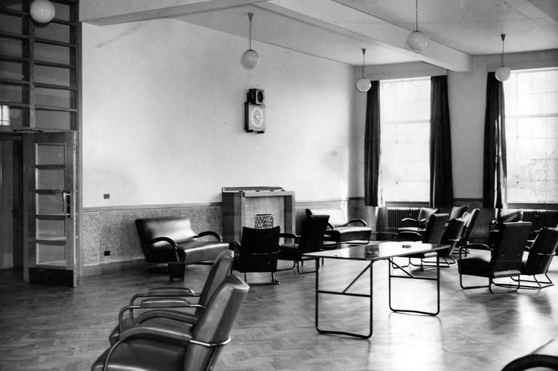 Lounge in Student Union building which cost £60,000, built in the grounds of Beech Grove House. Furnished with tubular tables and chairs. Pictured in June 1939.