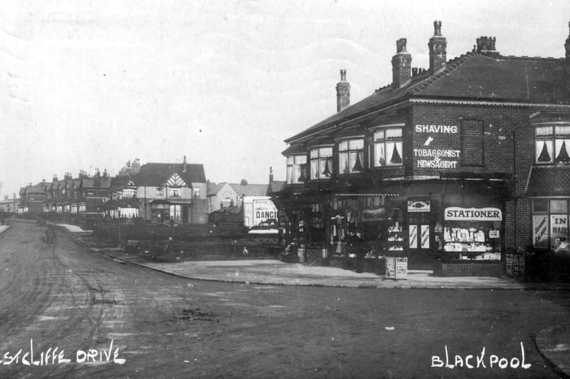 Westcliffe Drive Layton, 1914.
The proprietor of this shop on the corner of Onslow Road was J Ingram, advertisements proclaim "hairdresser, stationer, tabacconist, newsagents and shaving all under one roof.
The house further along the road with the 'half-timbered look' stands on the corner of Norwood Avenue. The first Layton Institute would soon be built on the corner Lynwood Avenue between these buildings 