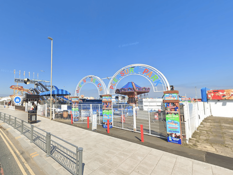 Smith's Seaview Cafe behind Ocean Beach Pleasure Park has a 4.3 rating from 344 reviews. 