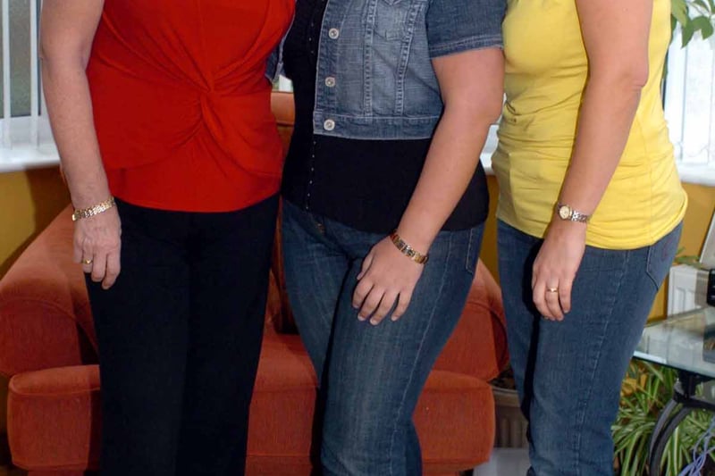 Crossgates slimmer Kelly Fell who had lost over six stone. Kelly is pictured in February 2007 with her mother Val and sister Lucy.