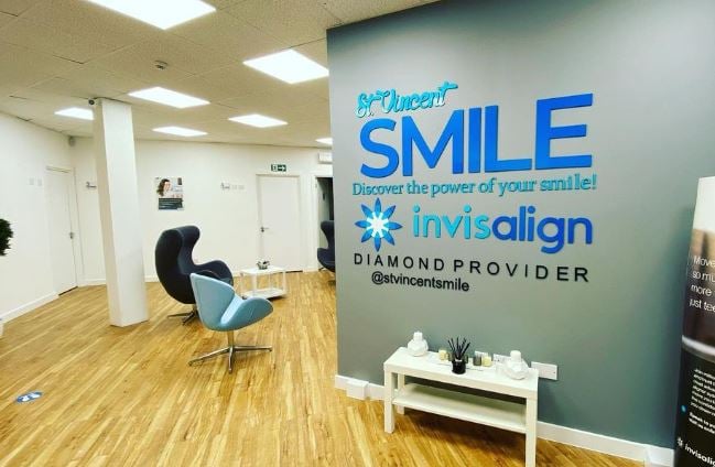 You'll find St Vincent Smile found in the heart of Finnieston just behind the bustling Argyle Street. They offer patients exceptional treatment in a beautiful practice, where they use state-of-the-art equipment and techniques. St Vincent Smile have a google review rating of 4.9.