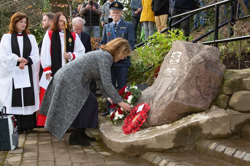 Cindy Harvey, who attended on behalf of US ambassador Jane Hartley, lays a wreath with flowers from the garden of the ambassador’s official residence, Winfield House.
  
