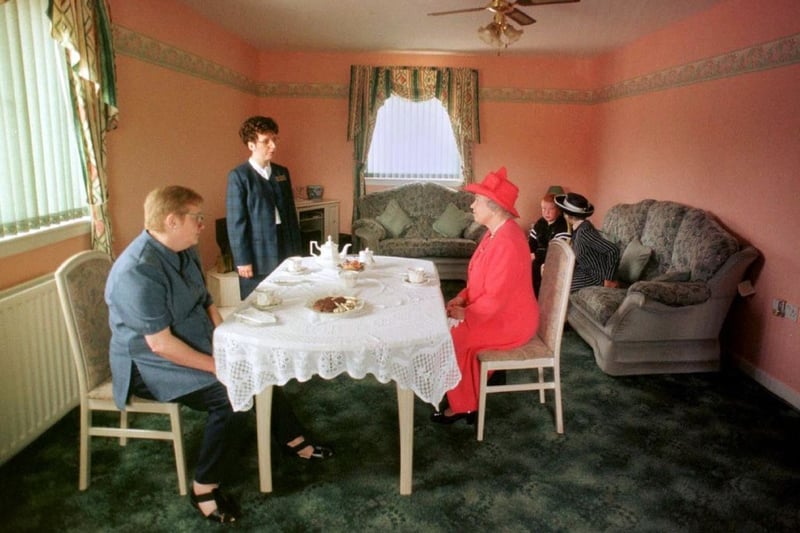 Queen Elizabeth II (R) joined Mrs Susan McCarron (L), her ten-year-old son James and Housing Manager Liz McGinniss (2nd L) for tea in their home in Castlemilk, Wednesday, 07 July 1999. With her limousine parked outside, the Queen stopped to enjoy a spot of tea and a chat with the housewife on one of Glasgow's least salubrious housing estates. The visit is considered to be a royal first and the most down-to-earth initiative yet in the Royal Family's drive to meet their "ordinary" subjects. 