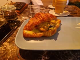 I tried Cawa Coffee's new Wagyu Beef burger croissant at the new La Croissanteria branch.