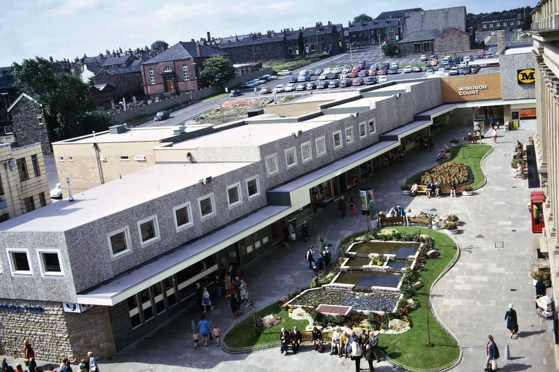 The new shopping precinct which opened about 10 weeks before Christmas in 1972. It was built at the corner of Albion Street and Queen Street. The photo was taken in August 1973; the neatly laid out gardens with flowing water features did not last much longer due to vandalism.