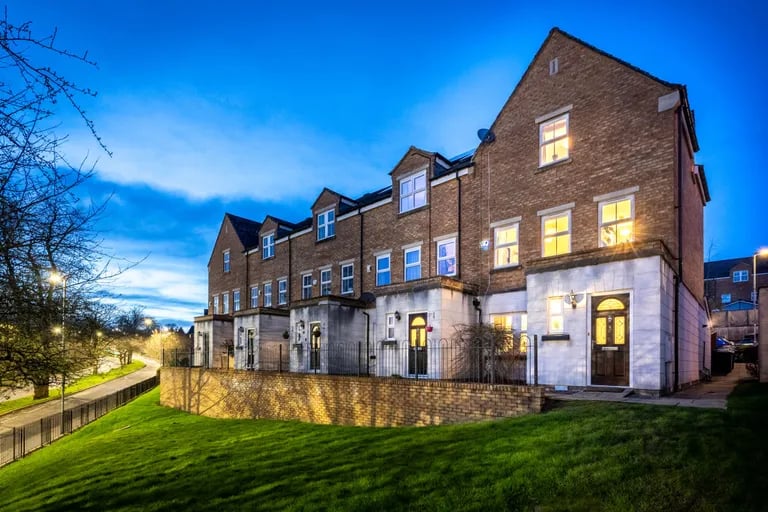 Teale Court is an end-terrace property tucked away in a new build estate in Chapel Allerton.