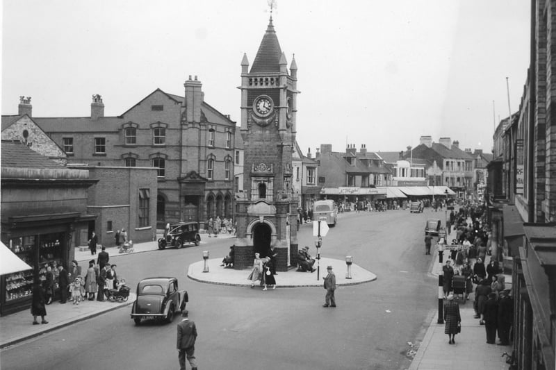 The High Street looking east pictured in  August 1950.