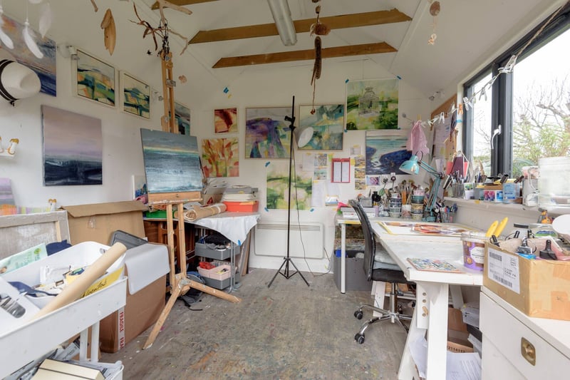 This handy studio/home office in the garden is connected to the wi-fi, a great peaceful space for working from home if needed.
