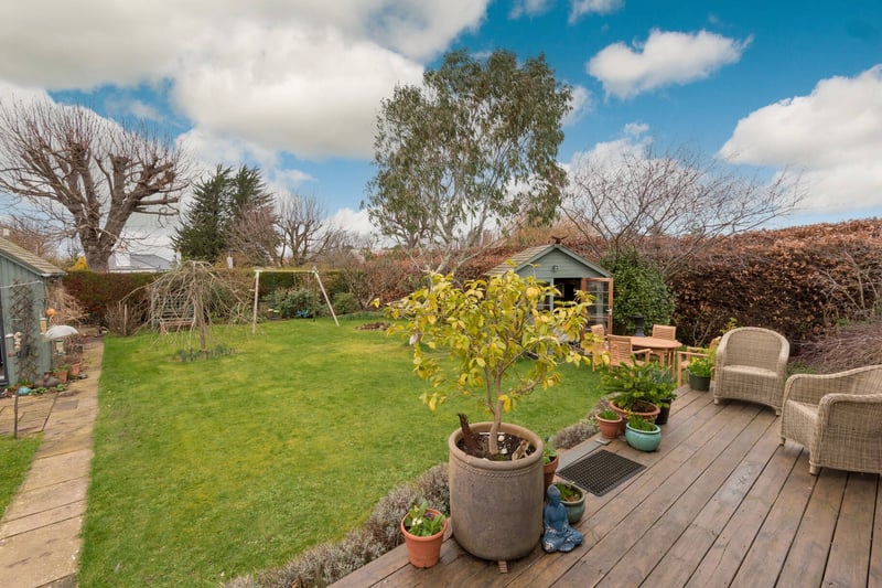 The property benefits from a  studio/home office (left) with wifi connection and a summer house (right) in the large garden.
