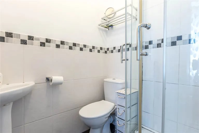 It features a private en-suite shower room.