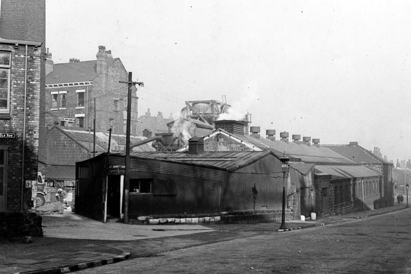 J. W. Roberts, asbestos factory, on Canal Road. To left of photo can just be seen end of Old Row. Pictured in October 1943.