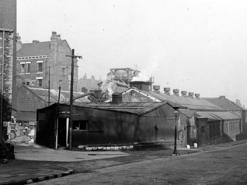 J. W. Roberts, asbestos factory, on Canal Road. To left of photo can just be seen end of Old Row. Pictured in October 1943.