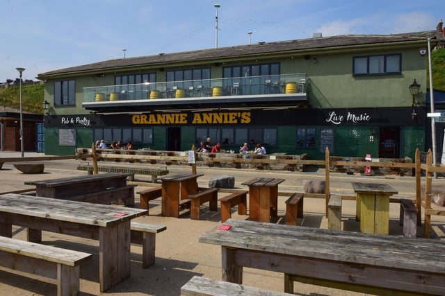 As well as being an award-winning pub, Grannie Annie's is ideally placed for seafront coffees and substantial meals. Its large size makes it ideal for family groups.