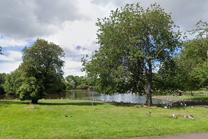 Richmond Park is approximately 12 hectares in size and can be found on the other side of the River Clyde from Glasgow Green. 