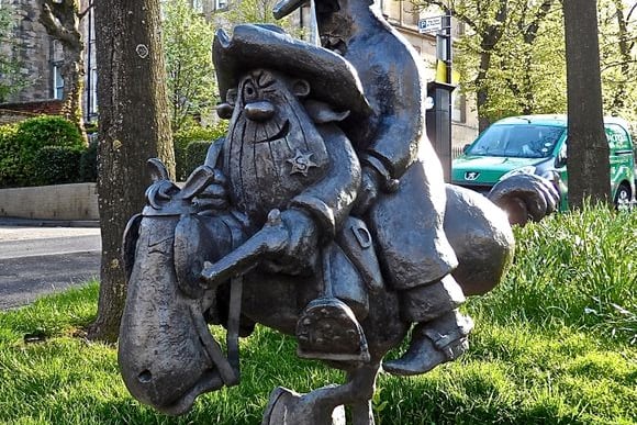 Scottish cartoonist Bud Neill drew cartoon strips for a number of Glasgow-based newspapers between the 1940s and 1960s. The Lobey Dosser statue on Woodlands Road pays tribute to him. 