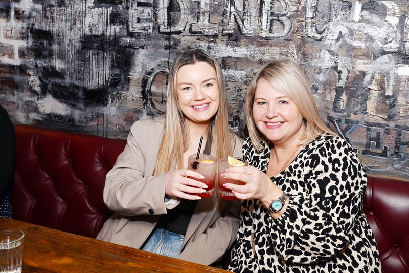 Edinburgh’s West End will see adoring gin fans flock to The Eden Mill Experience this Mother’s Day with the brand-new drinks venue announcing a special partnership with itison with deals from just £21. The capital’s newest drinks experience, and Eden Mill’s first venue in central Edinburgh, is located in the Heads & Tales Gin Bar at 1A, Rutland Place, EH1 2AD, inviting gin lovers to spoil mum this Mother’s Day with an interactive & immersive mixology experience. Bookings are available via the Eden Mill website and itison.
