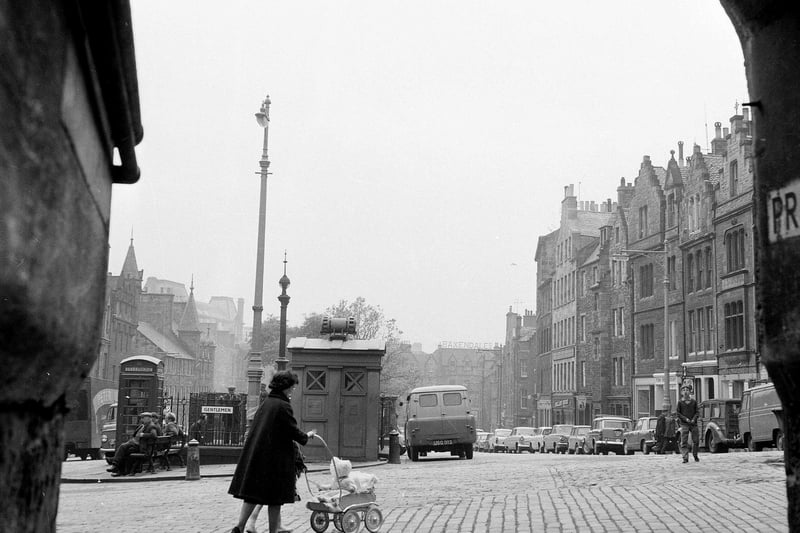 The police box next to the gents' toilets in the Grassmarket in 1965.
