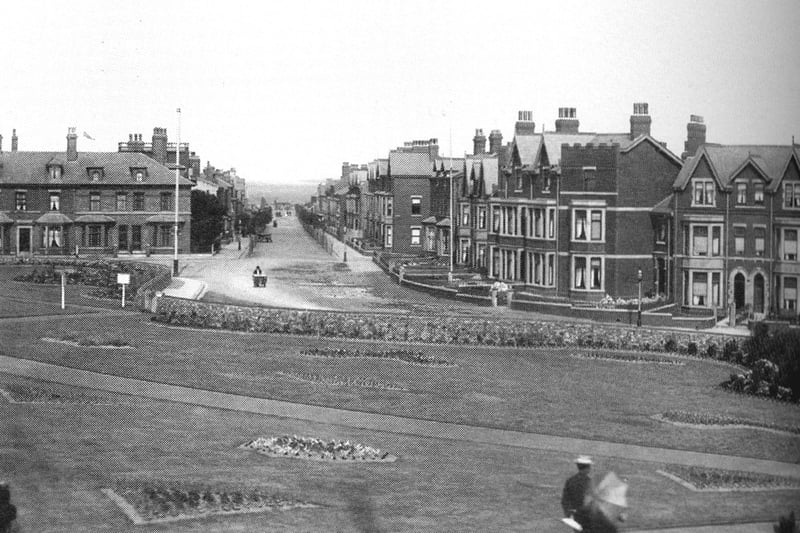 Bold Street, Fleetwood, pictured from The Mount in 1901. Mount Terrace (left) was the first row of houses to be built next to The Mount.