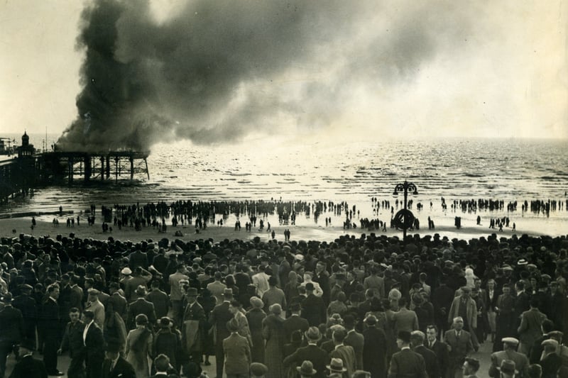 Fire destroyed the North Pier Pavilion in 1938, attracting 
thousands of people who watched the blaze from the Promenade and beach