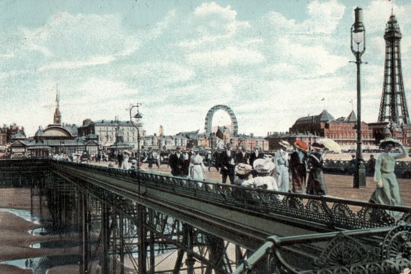 A stroll along North Pier in approximately 1907