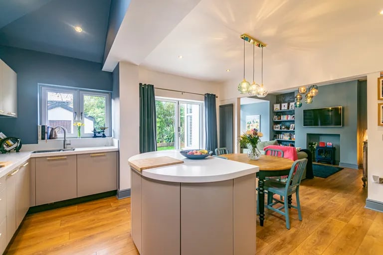 The open dining kitchen features a central island and a range of modern fittings and appliances.