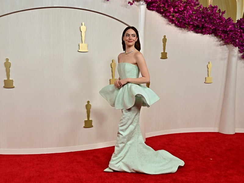 Emma Stone attends the 96th Annual Academy Awards.