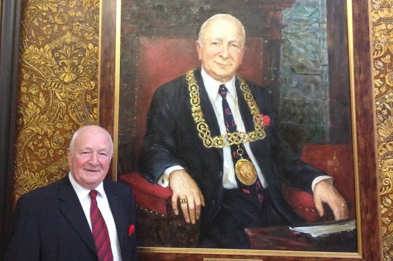 Former Lord Provost of Glasgow Alex Mosson was brought up in Anderston with him going on to represent the area as a councillor in 1984. 