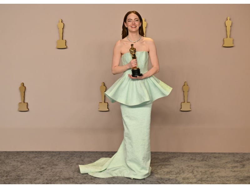 Emma Stone was most certainly a winner at the Oscars as she won for Best Actress but I thought her pale green strapless Louis Vuitton dress was not a hit!