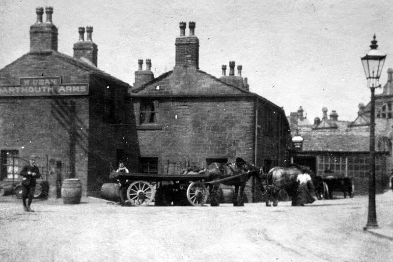 A side view of the Dartmouth Arms pub at the bottom of Victoria Road circ 1902. The landlord at the time was William Dean, whose name can be seen above that of the pub on the gable end of the building.