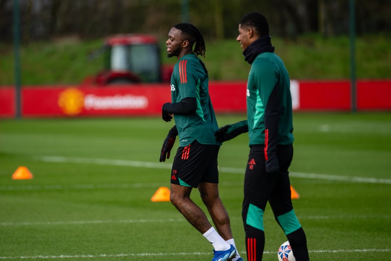 Wan-Bissaka should be okay to play this weekend, as confirmed by Ten Hag.