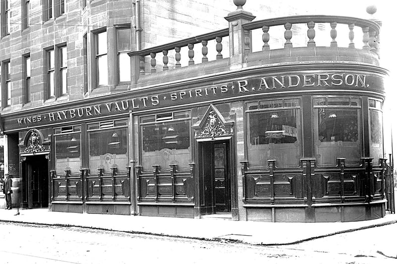 The Hayburn Vaults on Dumbarton Road pictured in 1931. The pub is now called the Deoch An Dorus. 