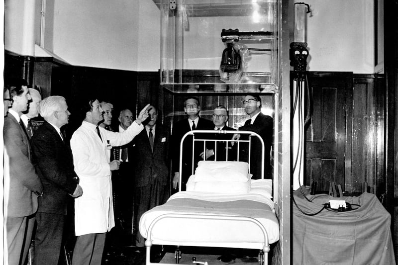 Demonstration of the new method of x-raying patients whilst in cubicles, at the East medical lecture theatre, Edinburgh Royal Infirmary, July 1964.
