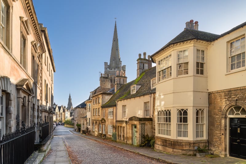 Trendy with a Touch of Tradition: Stamford’s stunning architecture and strong community are now complemented by trendy spots like Scandi-chic cafés and a new private members’ club. It’s a place where culture thrives and natural beauty abounds.