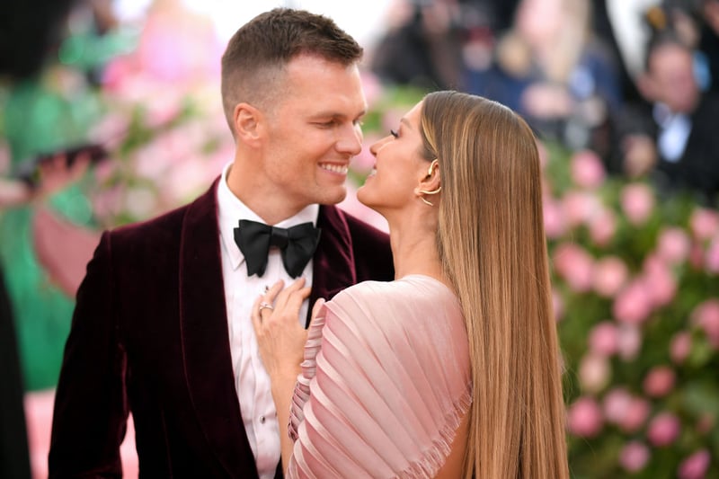 Tom Brady is one of the most successful and rich NFL quarterbacks in history, while  Brazilian supermodel Gisele Bϋndchen is an equally wealthy leading light in the world of fashion. When they married in 2009 they became a power couple worth an estimated $650 million. 