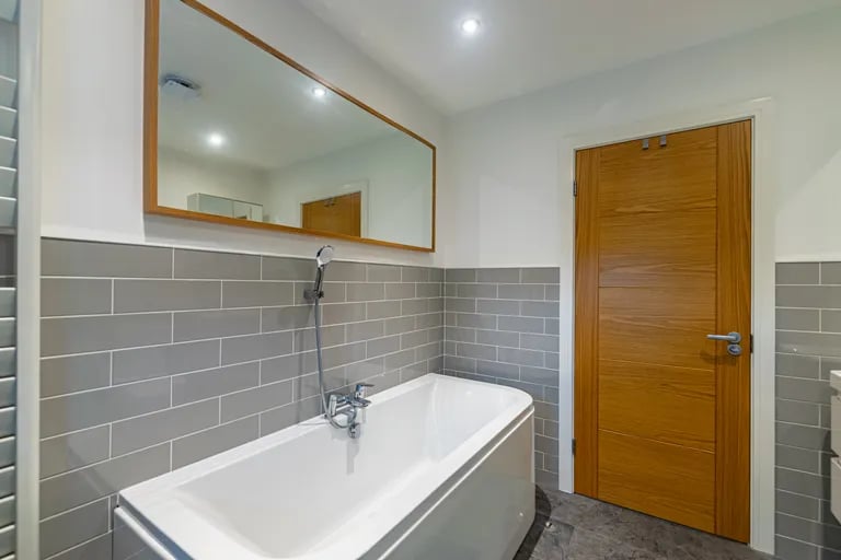 Here is a bathtub and separate shower cubicle.