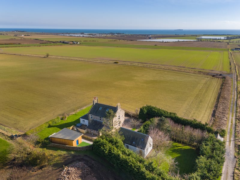 East Pitcorthie House was built as a farm in the late 19th Century and has been refurbished to include new  double-glazed windows and luxury Moduleo flooring. It has fantastic countryside views extending to the Firth of Forth.