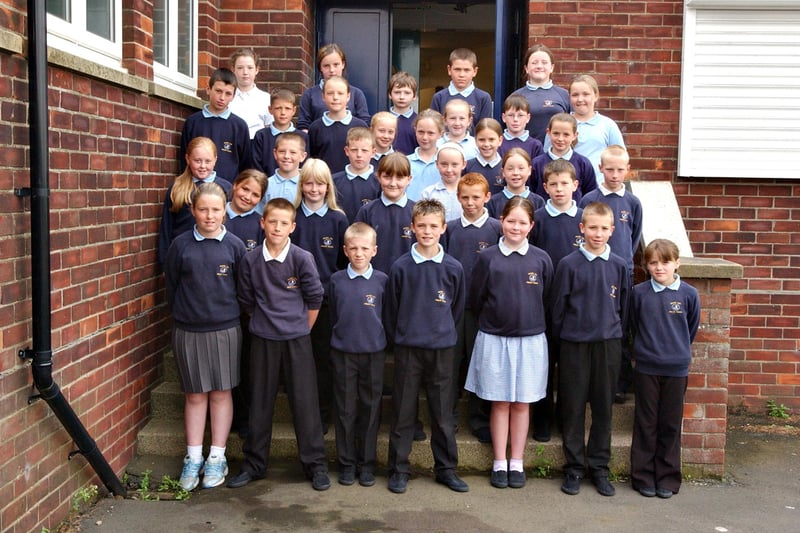 Lining up for a photo in June 2005.
Tell us if you were one of the Year 6 students in the picture.