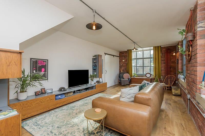 The lounge has Karndean plant effect flooring with underfloor heating.
