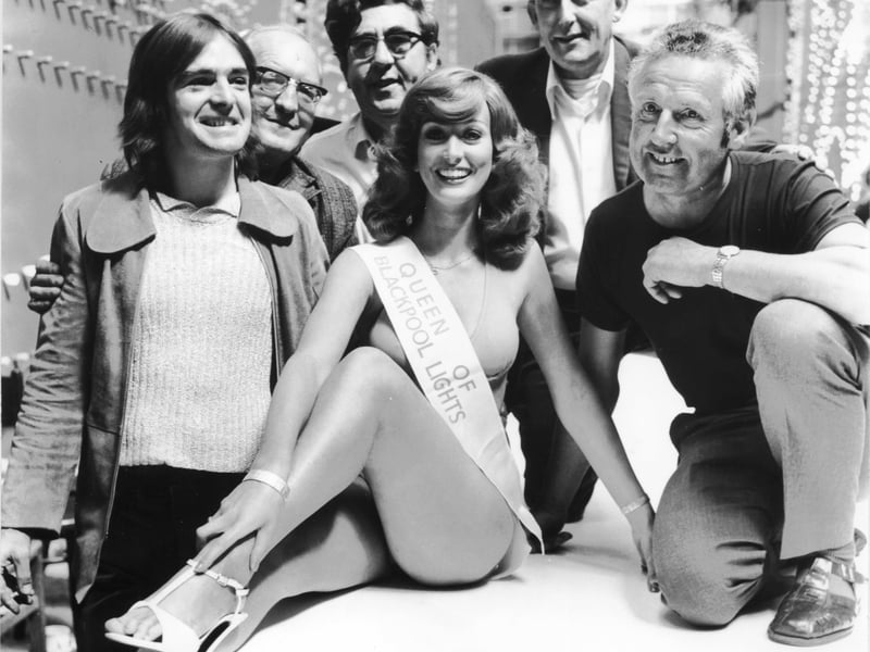 Queen of the Blackpool Lights Pauline Davies, chosen by these Illuminations workers in 1975.
l-r Graham Ogden, George Danier, Ted Bentley, Pauline Davies, Albert Borrowdale and Bert Dilworth