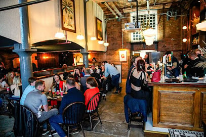 🍺 The One O'Clock Gun is a New York pub-style bar and offers a cosier atmosphere than some other entries on the list. It has a good selection of beers, wines and spirits to appeal to anyone. 👣 Very close to the M&S Bank Arena, it's just a three minute walk.